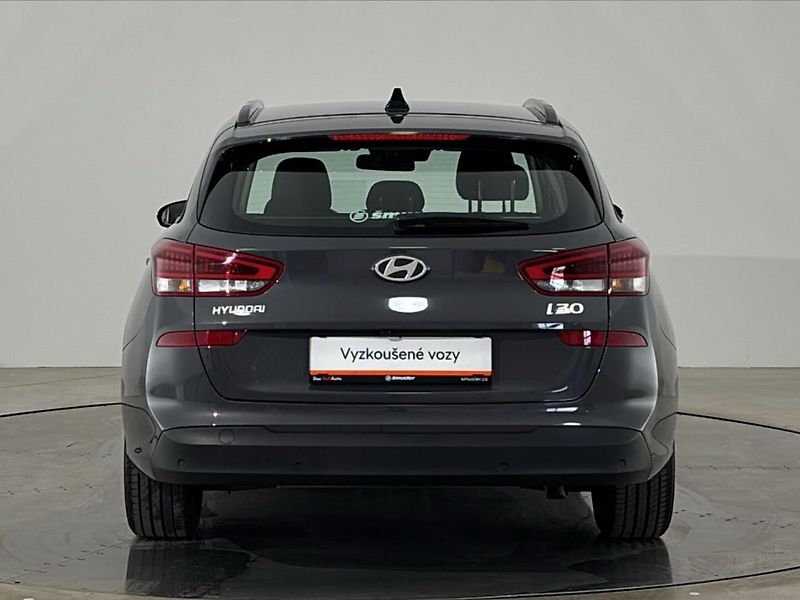 Hyundai i30 Smart DCT - fotka 17 z 26