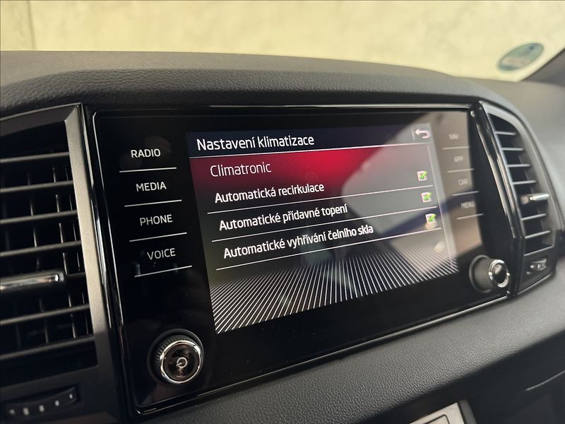 Škoda Karoq 2,0 TDi  Sportline LED Virtual - fotka 40 z 47