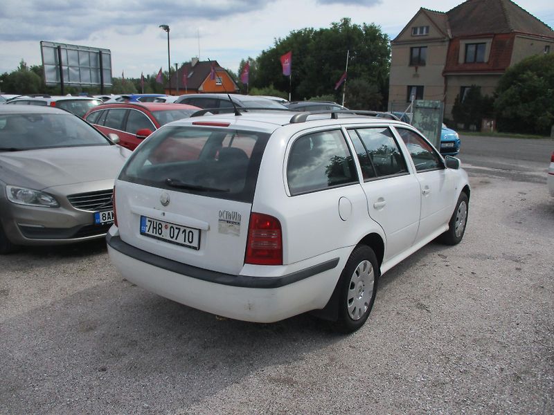 Škoda Octavia (2007) combi 1,6 - fotka 3 z 11
