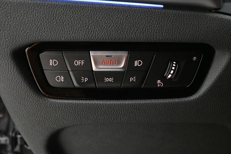 BMW Řada 3 2,0 320d 140 kW STEPTRONIC Zár - fotka 26 z 31