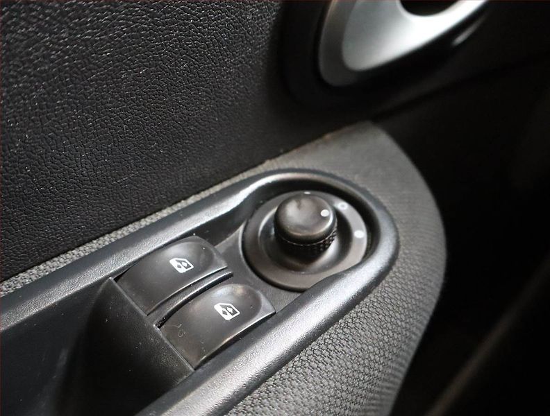 Renault Clio (2009) 1.2 16V , ČR,1.maj, nová STK - fotka 17 z 19
