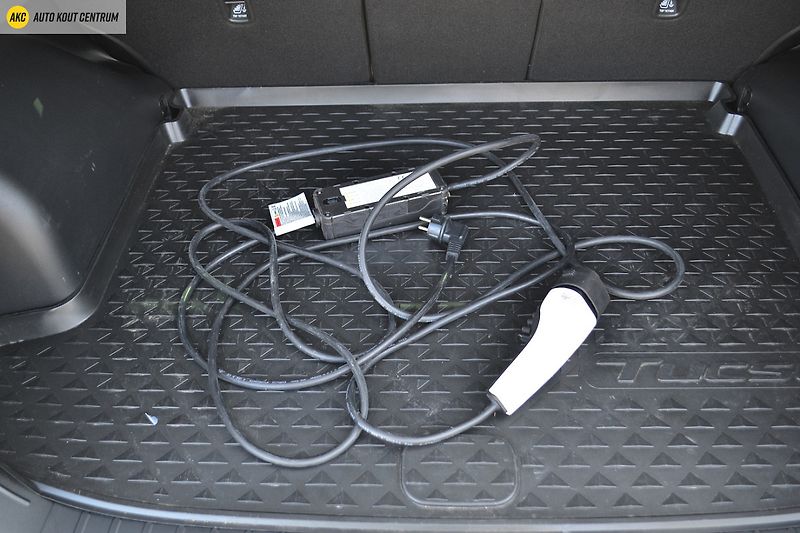 Hyundai Tucson 1,6 T-GDI PHEV 4WD AT 20 YEARS - fotka 32 z 75