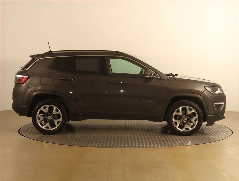 Jeep Compass (2019) 1.4 MultiAir, 4X4, Automat - fotka 6 z 21