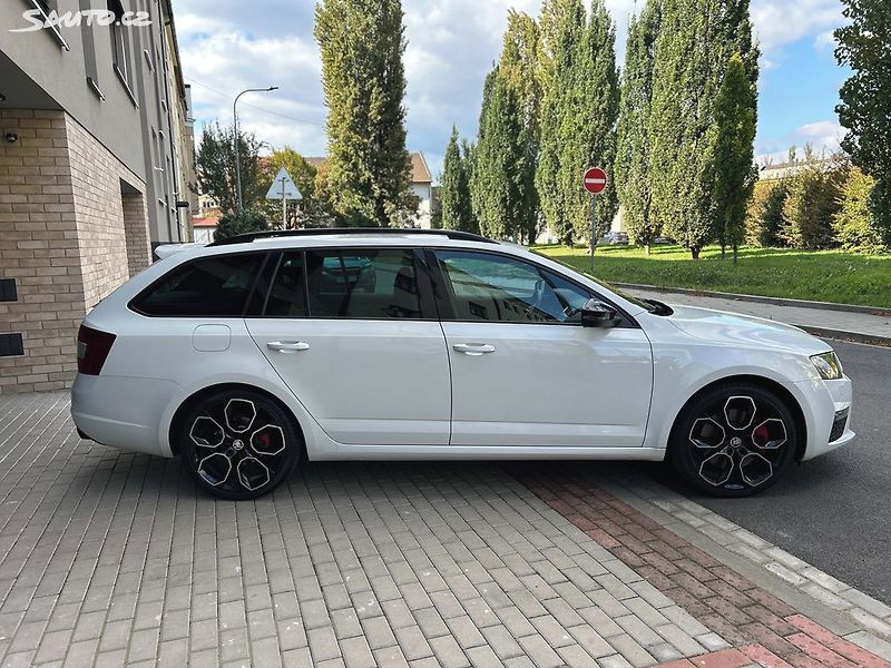 Škoda Octavia 2.0TSi RS ČR - fotka 9 z 24