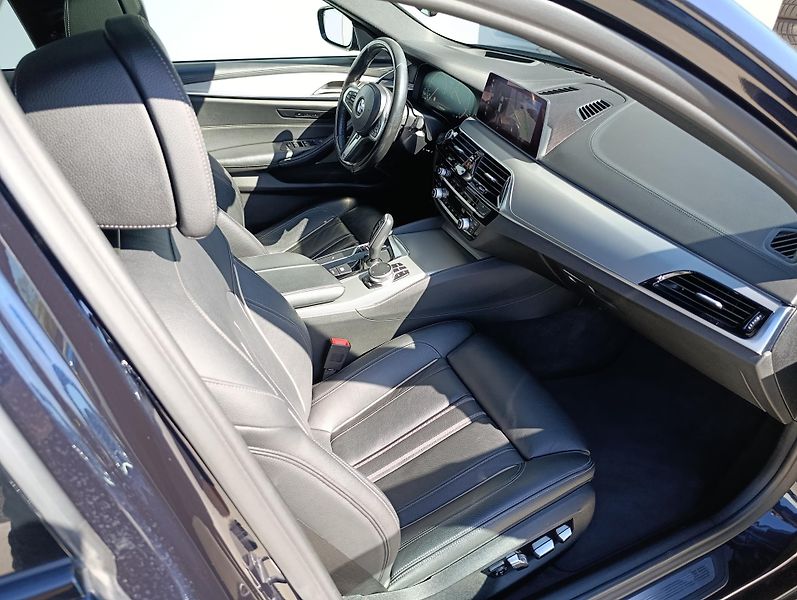 BMW Řada 5 540d xDRIVE MSPORT PANO  - fotka 18 z 33