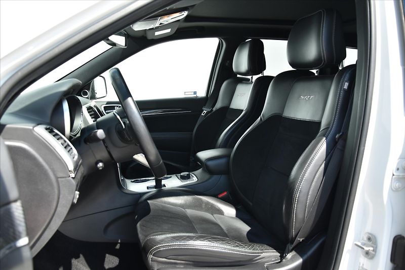 Jeep Grand Cherokee 6.4 SRT 344kW AWD NAVI ČR - fotka 10 z 33