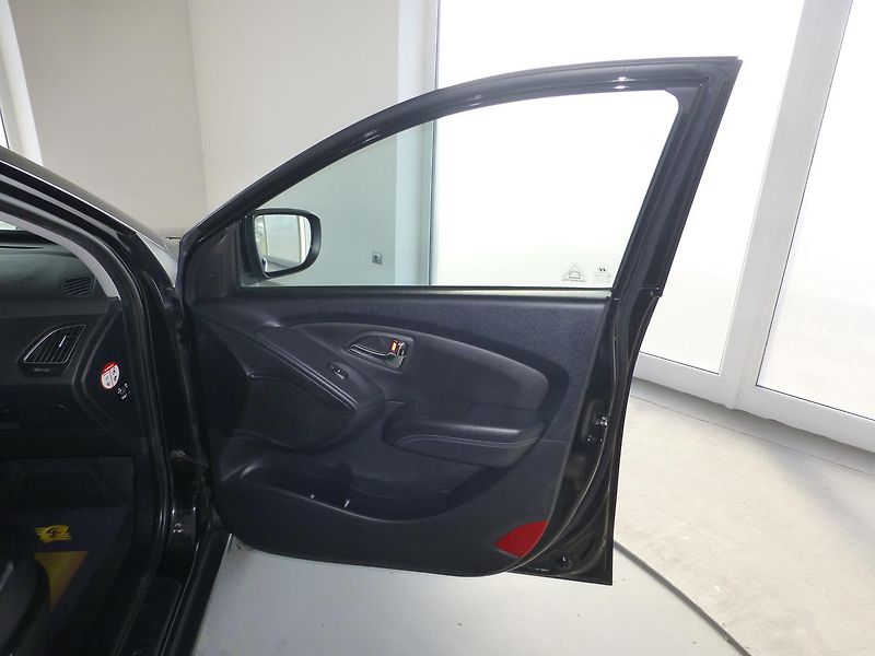 Hyundai ix35 (2015) 2,0I-122KW**VYHŘ.S**DIGI* ALU - fotka 14 z 22