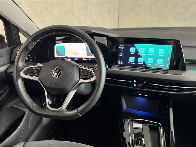 Volkswagen Golf 2,0 TDi  DSG Style LED Assist - fotka 18 z 47