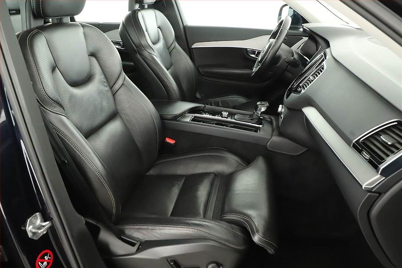 Volvo XC90 (2016) D5 AWD - fotka 17 z 19