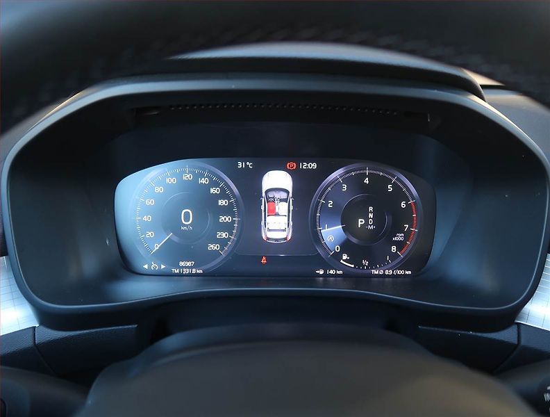Volvo XC40 (2021) T3 - fotka 11 z 21