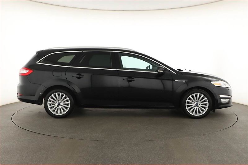 Ford Mondeo (2014) 2.0 TDCi, Navi, Xenony - fotka 6 z 14