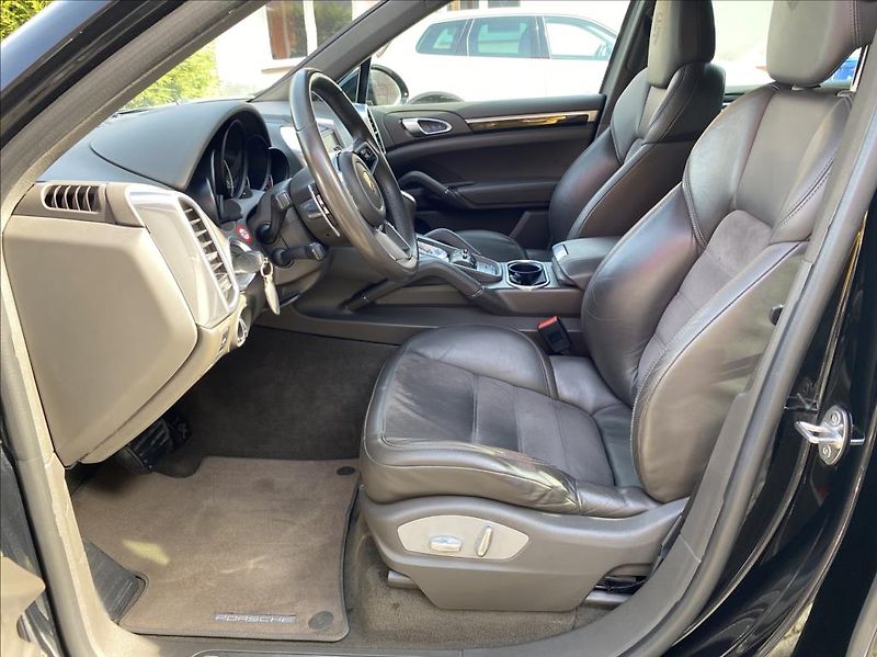 Porsche Cayenne 3,0 D  PLATINUM EDITION SPORT - fotka 10 z 44
