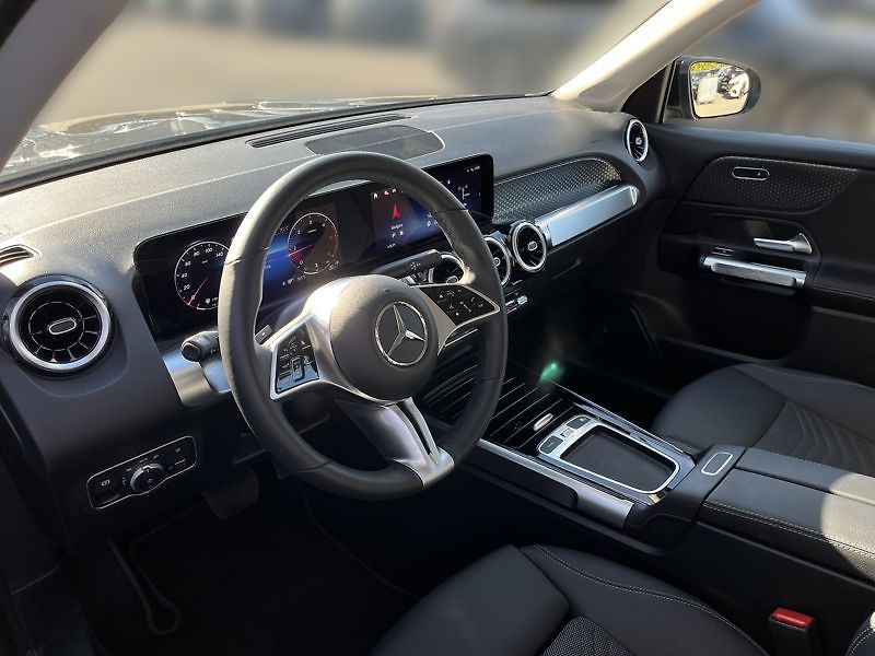 Mercedes-Benz GLB 200 d 4MATIC - fotka 10 z 18