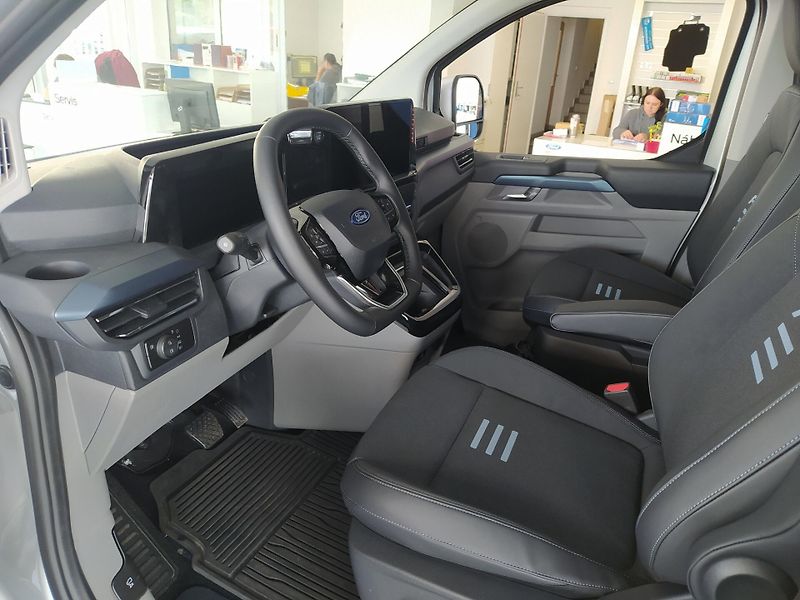Ford Tourneo Custom (2026) 2,5 Duratec PHEV 171kW L2 Tita - fotka 8 z 13