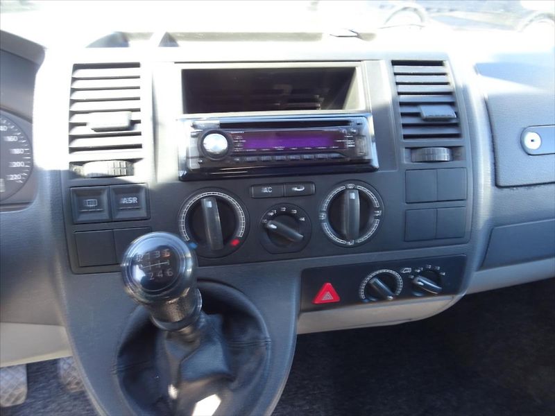 Volkswagen Caravelle 2,5 TDi 96 Kw 9 Míst - fotka 19 z 25
