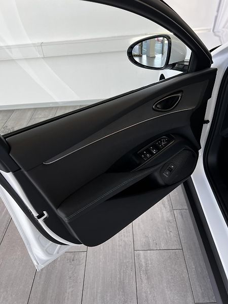 BYD Seal 6 (2025) DM-i Touring Boost - fotka 9 z 20
