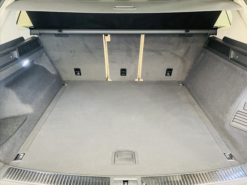 Volkswagen Touareg 3,0 Elegance nez. topení - fotka 24 z 26
