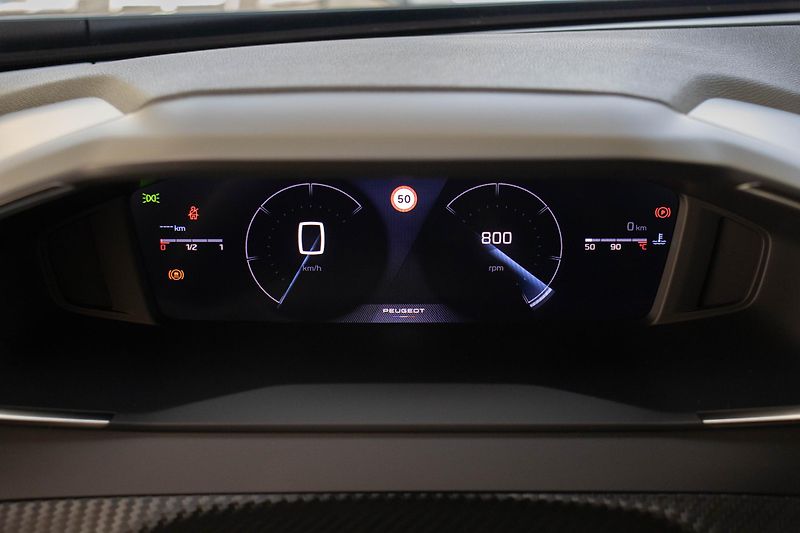 Peugeot 2008 ALLURE PureTech 100 MAN6 - fotka 12 z 16