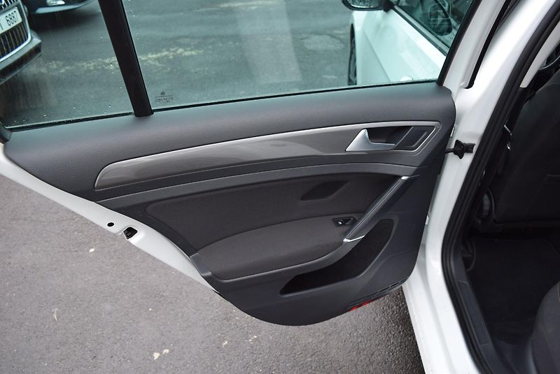 Volkswagen Golf Variant (2016) 1.4TSI 92kw CLBMT BMT PAN TAŽ - fotka 14 z 49