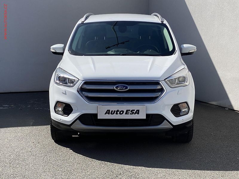 Ford Kuga (2018) 2.0 TDCi AWD, Titanium, +ALU - fotka 2 z 18