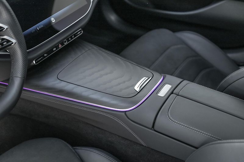 Mercedes-Benz Třídy E 220d 4M*AMG*záruka - fotka 23 z 34