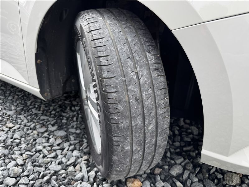 Škoda Fabia 1,0 TSI DPH tažné 1.maj. ČR - fotka 47 z 50