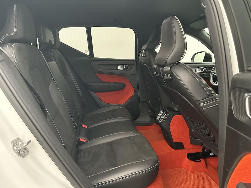 Volvo XC40 2.0 T4 4x4 R-Design - fotka 15 z 30