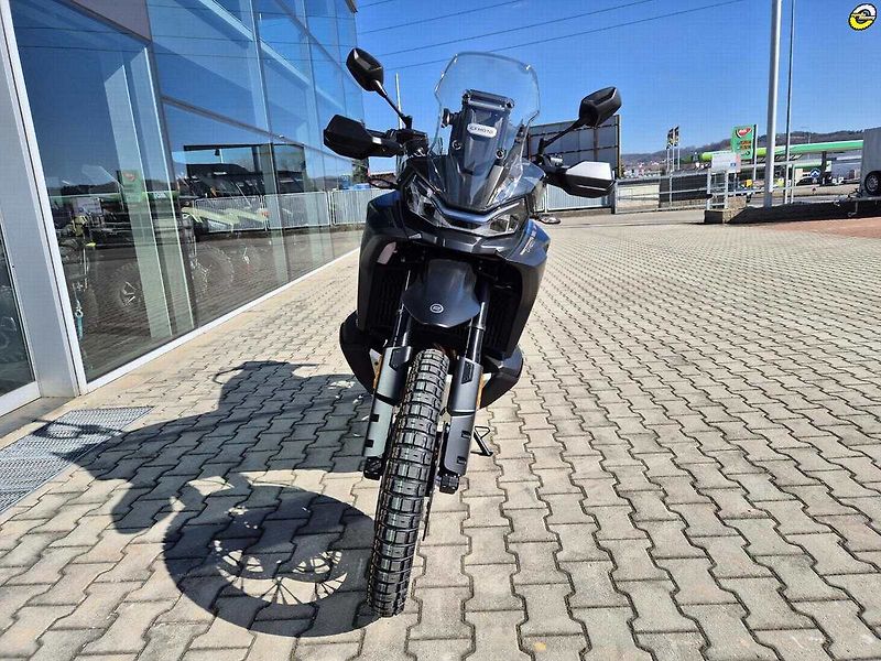 CFMOTO 800 MT (2026) X + doplňky za 1Kč - fotka 11 z 40