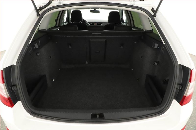 Škoda Octavia (2014) 1.6 TDI, Tempomat - fotka 17 z 18