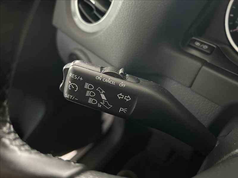 Volkswagen Tiguan 2,0   TDI,1.MAJ,SERVISKA,TAŽNÉ - fotka 11 z 22