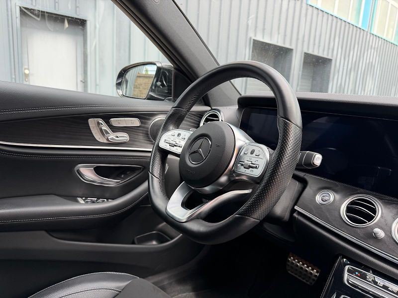 Mercedes-Benz Třídy E TOP / AMG 4matic/v zimě nejeté - fotka 23 z 30