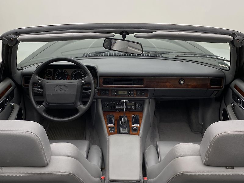 Jaguar XJS CONVERTIBLE 4.0 R6 AUT 1.maj - fotka 2 z 42