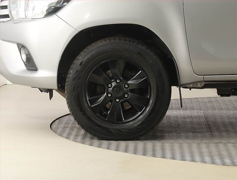 Toyota Hilux (2018) 2.4 D-4D - fotka 14 z 20