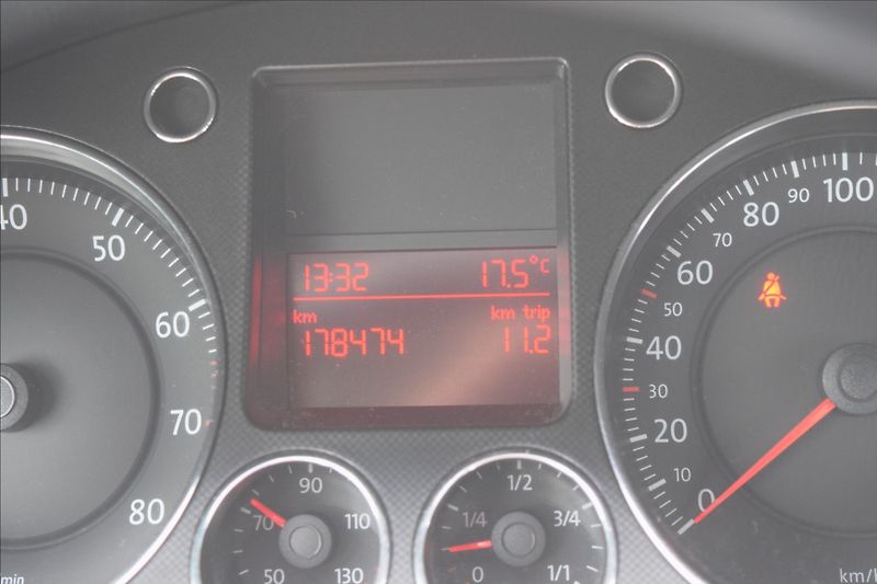 Volkswagen Passat 1,6 i 75KW PO SERVISE - fotka 26 z 41