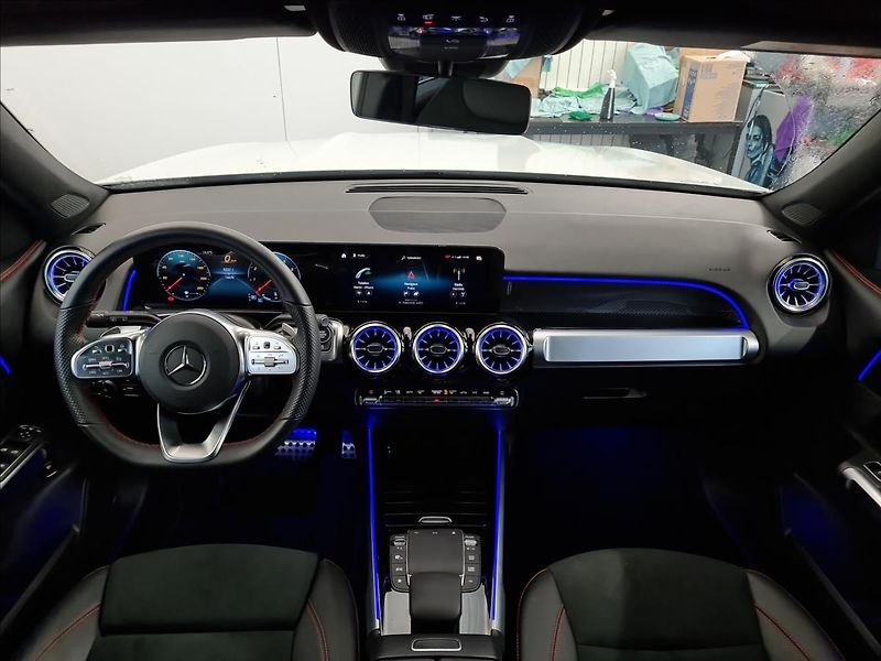 Mercedes-Benz GLB 200 4MATIC AMG Line - fotka 13 z 22