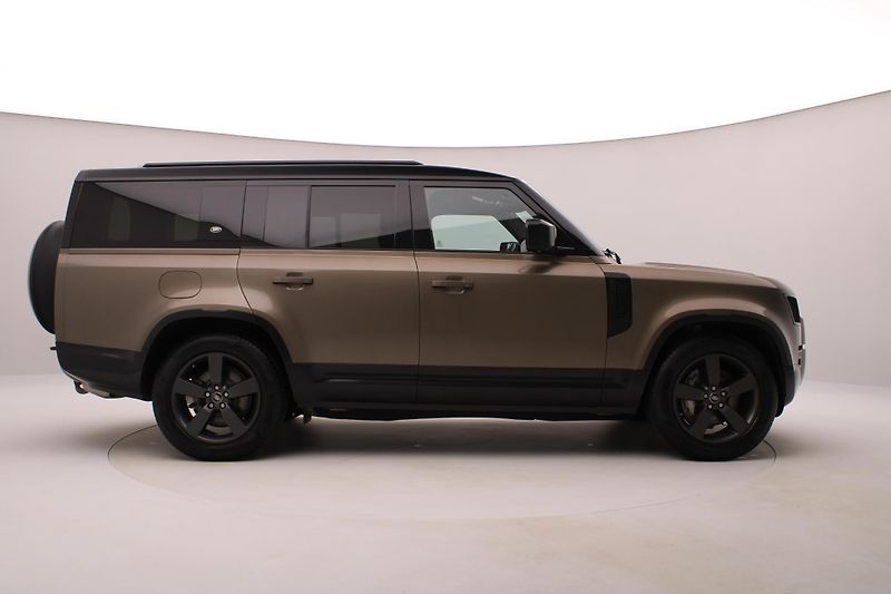 Land Rover Defender 130 D300 SE AWD AUT CZ - fotka 13 z 58