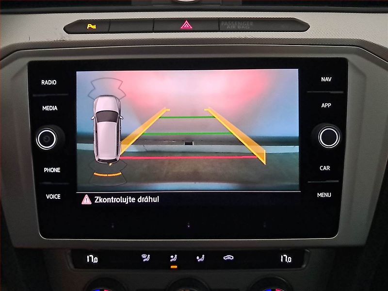 Volkswagen Passat (2019) 1.6 TDI, Automat, Navi - fotka 18 z 27