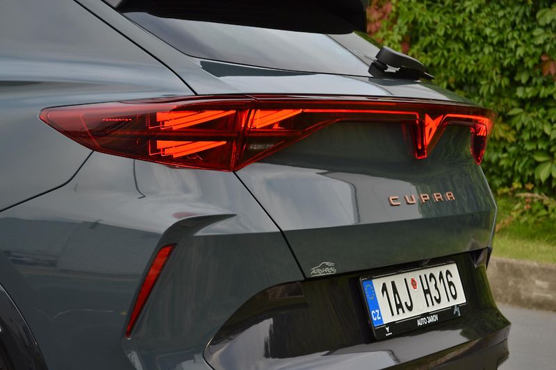 Cupra Formentor (2025) Cupra Formentor 1.5 eTSI DSG - fotka 11 z 25