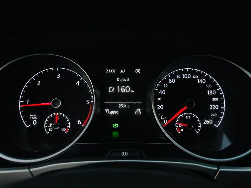 Volkswagen Touran 1.6TDI MAN 7MÍST LED SERVISKA - fotka 44 z 45