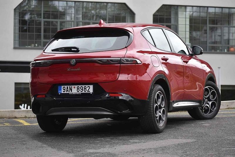 Alfa Romeo Tonale umí zaujmout. Jak vzhledem, tak jízdními vlastnostmi