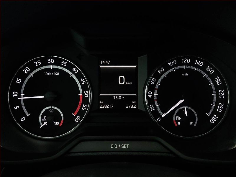 Škoda Octavia (2014) RS 2.0 TDI, Kůže, Bi-Xenony - fotka 11 z 19