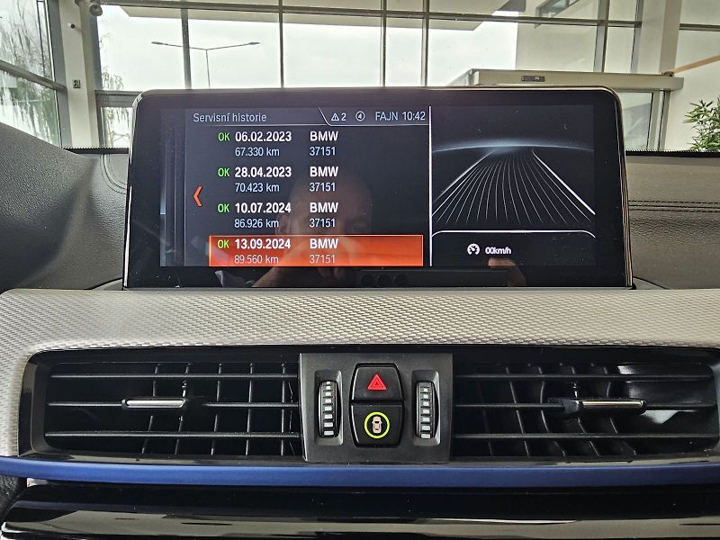 BMW X2 sDrive18i - fotka 21 z 24