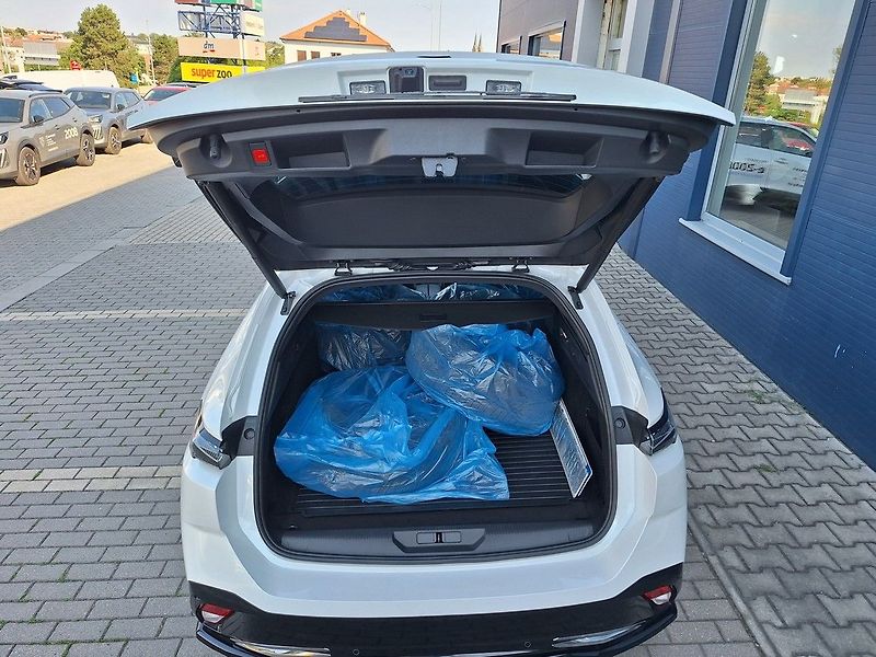 Peugeot 308 (2022) SW GT 1.5 BHDi 130 EAT8 - fotka 9 z 19