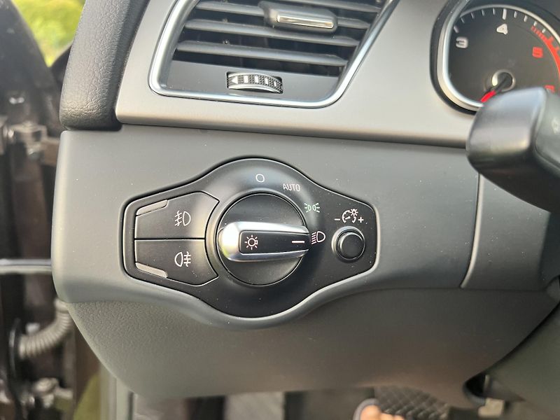 Audi A5 2.0TDI 100KW,TZ,DIGI,XENONY - fotka 34 z 49