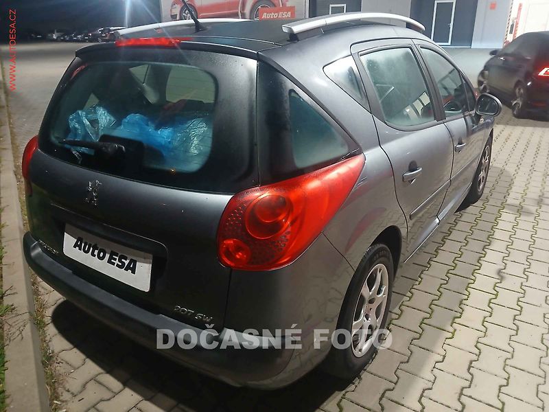 Peugeot 207 (2009) 1.4 i, 1.maj,ČR, servis - fotka 2 z 3