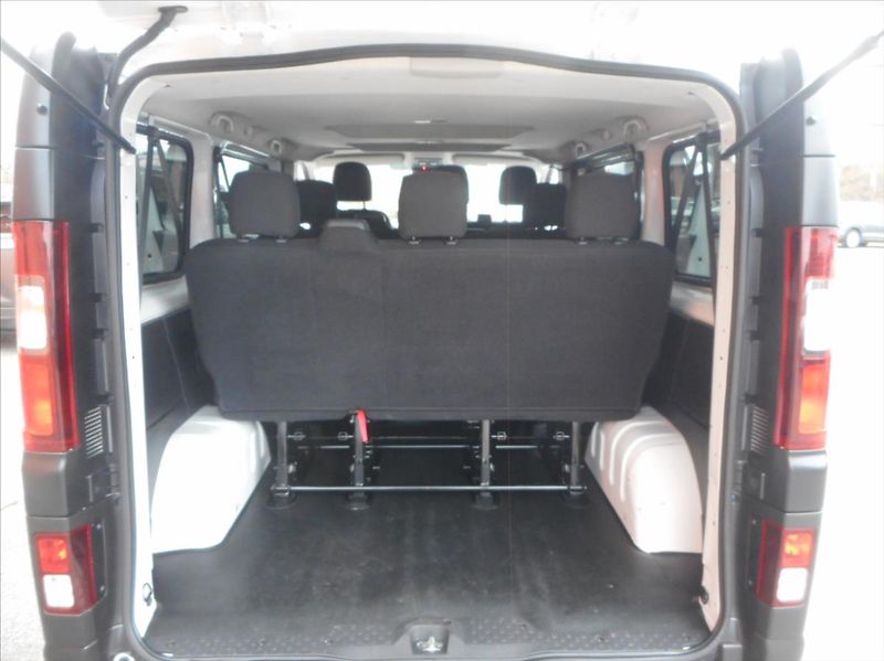 Renault Trafic 2,0 DCi 9 MÍST - fotka 21 z 23