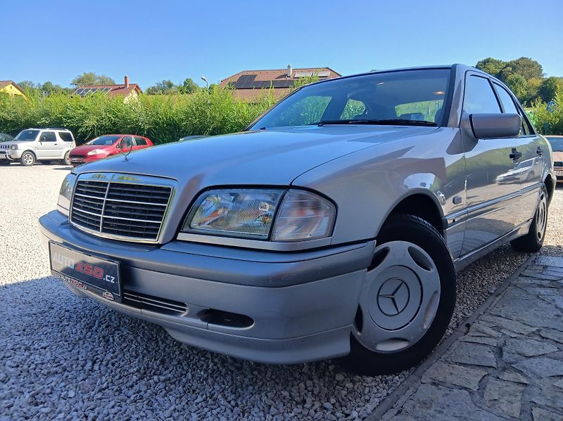 Mercedes-Benz Třídy C 200K 1.MAJ - fotka 6 z 31