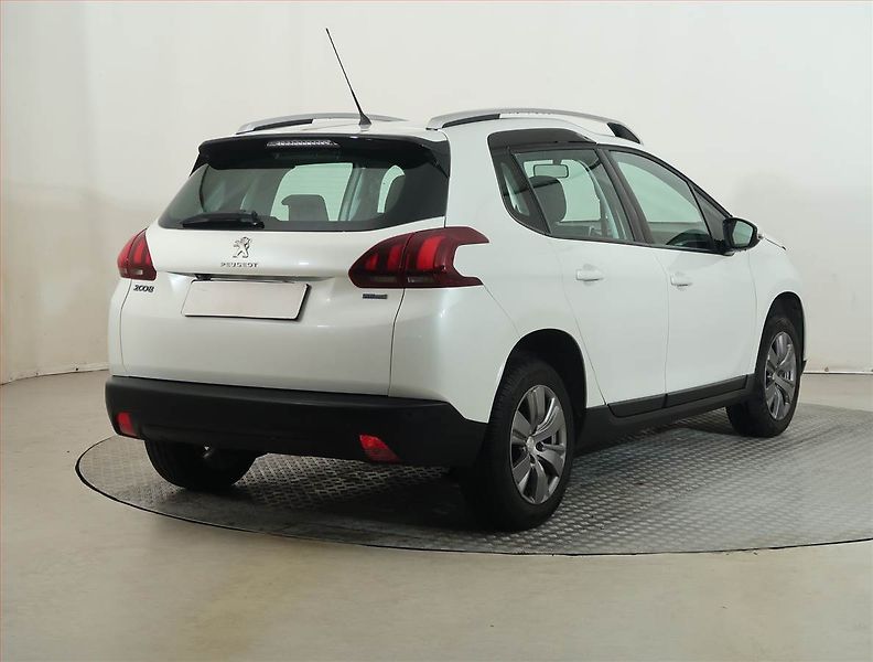 Peugeot 2008 (2016) Active 1.2 PureTech - fotka 5 z 13