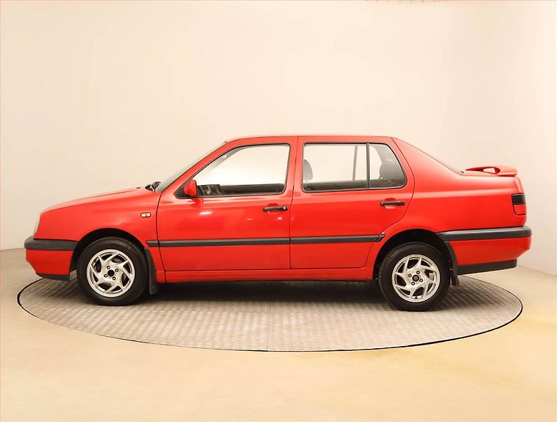 Volkswagen Vento (1997) 1.8, ČR,1.maj, nová STK - fotka 3 z 14