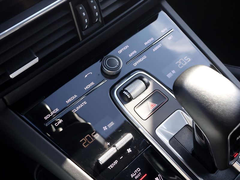 Porsche Cayenne 3,0 EHV 340kW Platinum DPH - fotka 33 z 48
